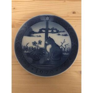 Royal‎ Copenhagen Christmas Plate 1970 Christmas Rose and Cat EUC